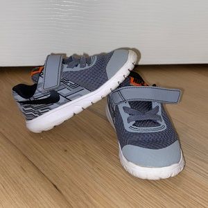 Little boys nike flex experience sneakers